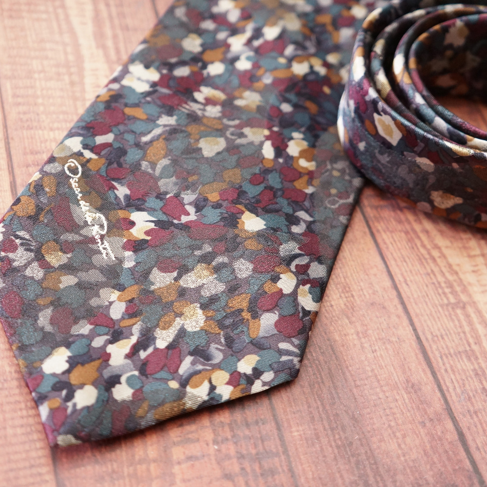 Oscar de la Renta Neck Tie - Picture 2 of 3